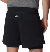 Shorts deportivos Columbia Endless Trail 2-in-1 para hombre, color negro. Cuentan con calza interior de compresión y múltiples bolsillos.