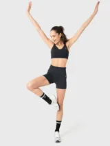 Calza short de tiro alto color negro, ideal para yoga o pilates.