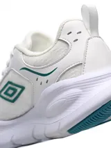 Championes Umbro Dash para mujer, color negro con suela blanca.