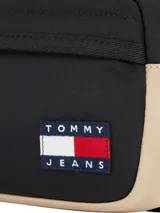 Riñonera Tommy Jeans Essential bicolor negra y beige con logo de la marca en el frente, bolsillo frontal con cierre y correa ajustable con inscripción de la marca. Capacidad de 2 litros.