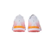 Championes de running blancos con detalles en naranja, amarillo y rosa.