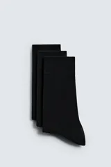 Pack de tres pares de calcetines negros de punto con acabado mercerizado y rib elástico.