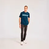 Remera gris de manga corta con el logo de Caterpillar estampado en el pecho.