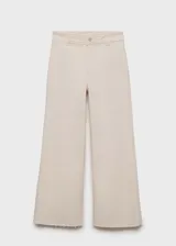 Pantalón de jean color crudo, de corte culotte, tiro alto y bajo desflecado.