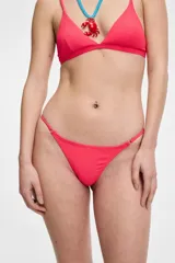 Colaless color moca con estampado de piel de serpiente.