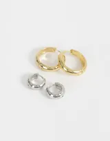 Set de dos pares de aros argollas de acero quirúrgico, un par dorado pequeño y un par plateado mediano.