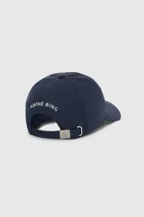 Gorra de béisbol azul marino con logo bordado en blanco.
