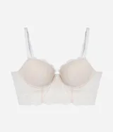 Soutien alargado color piel, confeccionado en encaje floral, con copa hueca y aro, tirantes ajustables y cierre trasero.