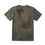 Remera verde con efecto tie dye y estampado en el pecho con la frase 'Petal to the Metal' y una flor. Corte clásico y mangas cortas.