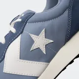 Championes Converse Run Star Trainer, capellada de poliéster inspirada en los años 80, plantilla Converse Comfort y entresuela ligera de espuma EVA. Diseño Star Chevron.
