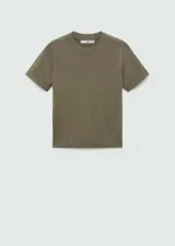 Remera de punto fino color blanco, de manga corta y cuello redondo.