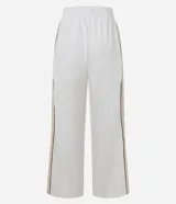 Pantalón deportivo blanco de tiro alto, corte ancho y pierna recta, con friso lateral contrastante.