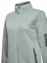 Micropolar color beige con cierre completo, cuello alto y bolsillo con cierre en la manga izquierda.