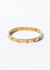 Pulsera dorada de acero quirúrgico con eslabones rectangulares.