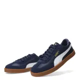 Championes Puma Club II Era, color negro con detalles en amarillo y suela marrón.