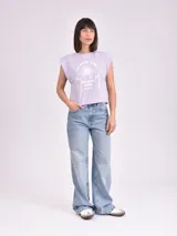 Remera color rosa con estampado de palmeras y texto "Sur la Cote D'Azur France Saint Jean Cap Ferrat".