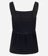 Blusa de punto color negro, con escote cuadrado, breteles anchos y corte peplum.