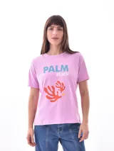 Remera blanca con estampado de dos tigres rojos enfrentados y texto en chino.