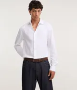 Kit de dos cinturones de cuero liso, uno negro y otro marrón, con hebilla metálica plateada y doble trabilla.