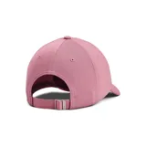 Gorro deportivo Under Armour color rosa con logo blanco bordado en el frente.