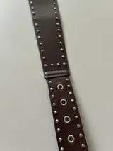 Top strapless ajustado color marrón oscuro, de tejido liso.