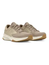 Zapatillas urbanas Under Armour Edge Suede color beige con detalles en marrón claro.