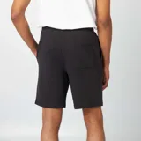 Bermudas deportivas negras de corte recto.