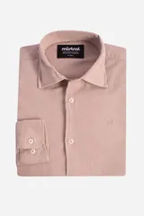 Camisa de manga larga lisa color gris oscuro, con textura y logo bordado.