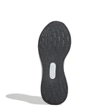 Championes Adidas Runblaze para mujer, color gris con tres franjas laterales en color rosado. Presentan una suela blanca con tecnología Cloudfoam y detalles en la puntera y talón en gris oscuro.