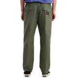 Pantalón verde militar de corte recto, con cintura elástica ajustable con cordón y bolsillos laterales.