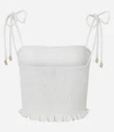 Blusa cropped color blanco, con textura de lastex, breteles finos con lazo y escote recto.