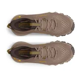 Championes de trail running Under Armour Charged Maven Trail, color marrón con detalles en negro y suela beige con motas.