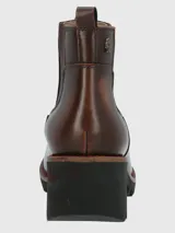Botín Chelsea de cuero color marrón, con elásticos laterales, suela de goma y taco de 5 cm.
