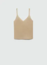 Top de punto fino color beige con cuello en V y tirantes finos.