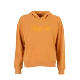 Buzo color mostaza con capucha y texto frontal en naranja, de corte relajado y bolsillo frontal.