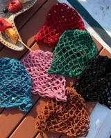 Gorro tipo casquete tejido a crochet con lentejuelas, talle único y tejido a mano.