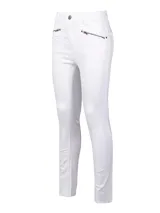 Pantalón de jeans blanco, corte skinny, tiro medio, con bolsillos delanteros con cierre metálico color bronce y ruedo desflecado.
