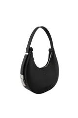 Cartera negra con textura granulada, forma de media luna y asa corta. Tiene cierre superior con cremallera, logo de la marca en el frente y organizador interno.