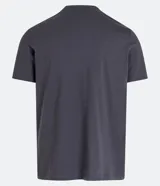 Remera slim de manga corta color salmón, de punto medio, sin estampado y cuello redondo.