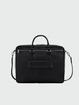 Maletín de cuero negro Longchamp modelo Le Foulonné, con doble asa corta, correa bandolera extraíble y cierre de cremallera.