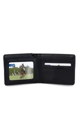 Billetera negra de símil cuero con banda elástica horizontal blanca. Interior con doble compartimento para billetes, visor y tarjeteros.