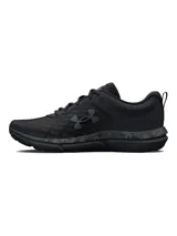 Championes Under Armour Charged Assert 10 Camo para hombre, color verde militar con detalles en negro y estampado de camuflaje en la entresuela. Zapatillas de running con Charged Cushioning® para protección contra impactos y capellada transpirable.
