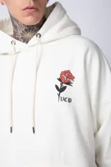 Buzo canguro negro de algodón friza, corte oversize y estampado de una rosa roja en el pecho.