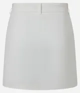 Short pollera negro de bengalina con cintura fija, trabillas, cierre tradicional y frisos.