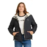Campera negra con interior de corderito blanco con estampado de flores.