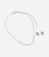 Conjunto de collar corto con hilo de cristal artificial y caravanas pequeñas con zirconia.