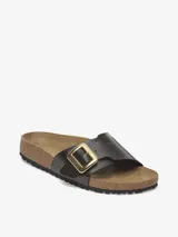 Sandalias Birkenstock Catalina color negro con hebilla dorada ajustable.