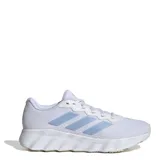 Championes Adidas Switch Move, color blanco con detalles celestes, ideales para running.