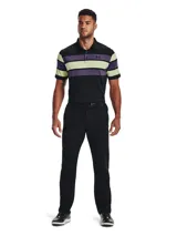 Pantalón de golf color beige con corte entallado, confeccionado en tejido elástico y ligero.