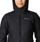 Campera puffer color salmón con capucha, cierre frontal y bolsillos laterales con cierre. Cuenta con tecnología termorreflectante Omni-Heat™ y puños con orificios para los pulgares.